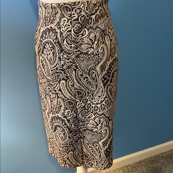 ECI Elegant Black and Cream Paisley Pencil Skirt, Size L - Picture 3 of 9